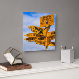 Das Ende der Straße Quadratische Wanduhr