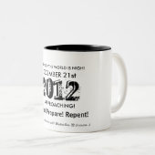 DAS ENDE DER WELT IST NAH! ZWEIFARBIGE TASSE (VorderseiteRechts)