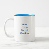 Das Ende eines Fehlers Zweifarbige Tasse (Links)