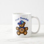 Das erste Chanukah des Babys Kaffeetasse<br><div class="desc">Kaufen Sie diesen niedlichen kleinen Teddybären mit dreidels auf seiner Kappe und einem jüdischen Stern in seinem Bauch,  um das erste Chanukah eines Kindes zu feiern</div>