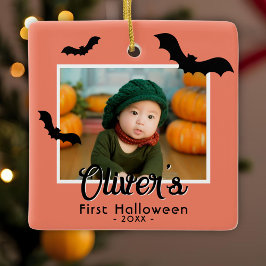 Das erste Halloween-Black-Bats-Foto des Babys Keramikornament