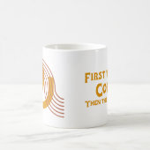 Das Erste ist Kaffee (in Gelb) Kaffeetasse (Mittel)