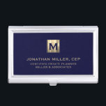 Das erste Logo der Blue Luxury Gold von Navy Visitenkarten Dose<br><div class="desc">Einfaches modernes Luxus-Design mit gebürstetem Gold-Original-Logo-Medaillon mit personalisiertem Namen,  Firmennamen oder Sondertext unten in klassischer Blocktypografie auf einem marineblauen Hintergrund. Personalisieren Sie Ihre individuelle Verwendung.</div>