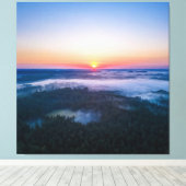 Das erste Morgenlicht erhellt den Wald Leinwanddruck (Insitu (Holzboden))