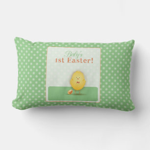 Das erste Niedliche Kind zu Ostern mit Ei Lendenkissen