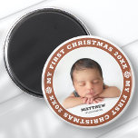 Das erste Weihnachtsfest des Babys - Modernes Snow Magnet<br><div class="desc">Dieses einfache und moderne Design besteht aus Serifentypografie und fügt ein individuelles Foto Ihres Babys und Jahres hinzu.</div>