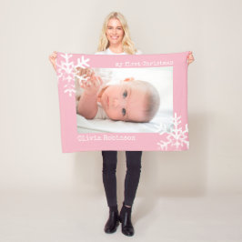 Das erste Weihnachtsrosa Foto des Babys mit Schnee Fleecedecke