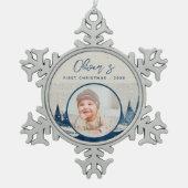 Das erste Weihnachtswald-Foto des Babys Schneeflocken Zinn-Ornament (Vorderseite)
