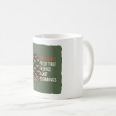 Das Evergreen-Versprechen - Kiefernkegel-Design Kaffeetasse (VorderseiteRechts)