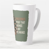 Das Evergreen-Versprechen - Kiefernkegel-Design Milchtasse (Rechte Ecke)