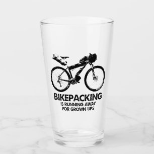 Das Fahrradfahren für das Groß-Ups läuft ab Glas