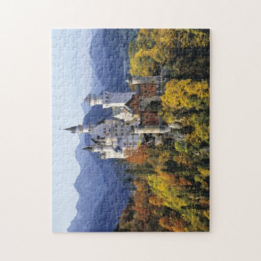 Das fantasievolle Neuschwanstein ist eines von dre Puzzle (Vertikal)