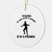 Das FECHTEN trägt Entwürfe zur Schau Keramikornament (Links)