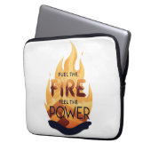 Das Feuer anheizen, das Motivierend T-Shirt des Po Laptopschutzhülle (Vorderseite Links)