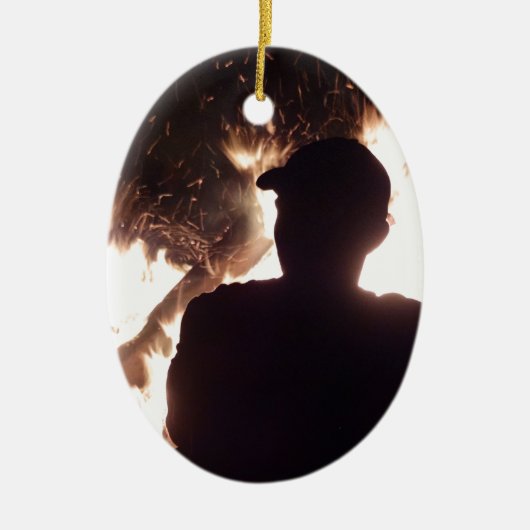 Das Feuer beobachten Keramikornament (Vorne)