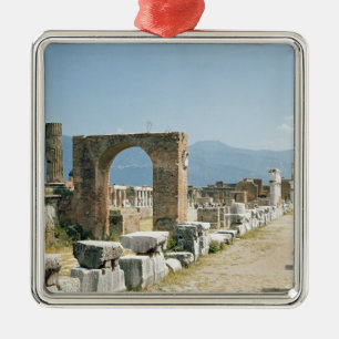 Das Forum mit den Bergen im Hintergrund Silbernes Ornament