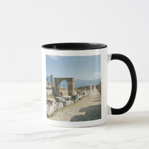 Das Forum mit den Bergen im Hintergrund Tasse