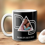 Das Foto zum besten Vater-Vatertag der Welt ist sc Kaffeetasse<br><div class="desc">Die Tasse Best Vater Foto dieser Welt ist mit dem Wort VATER in weißer Typografie auf schwarzem Hintergrund dekoriert. Einfach mit Ihrem Foto anpassbar. Macht ein perfektes Vatertagsgeschenk.</div>