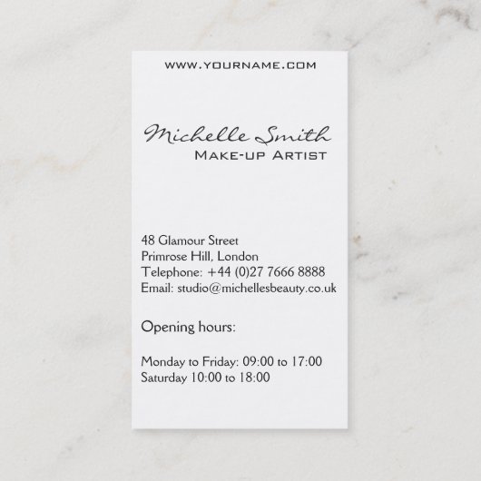 Das Frauenportrait in Wasserfarben bildet die Küns Visitenkarte (Rückseite)