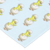 Das frisch gepeitschte Osterkätzchen Tischdecke (Schrägansicht)