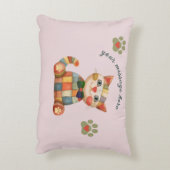 Das fröhliche, katzenfarbene Patchwork ist benutze Dekokissen (Rückseite(Vertikal))