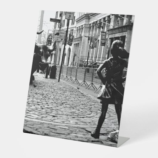 Das Furchtlose Mädchen Sockelschild (Vorderseite)