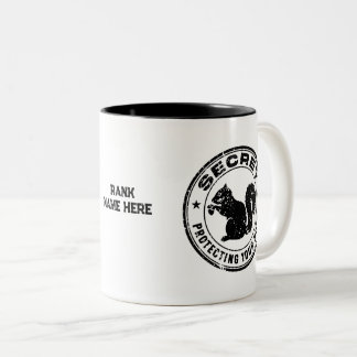 Das geheime Eichhörnchen "Schützt eure Nüsse" ersc Zweifarbige Tasse