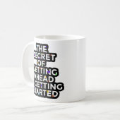 Das Geheimnis des Vorankommens beginnt Kaffeetasse (Vorderseite Links)