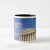 Das Gericht-Gebäude Vereinigter Staaten herein Zweifarbige Tasse (Mittel)