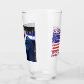 Das Gesetz und der Hillbilly Trump 2024 Glas (Links)