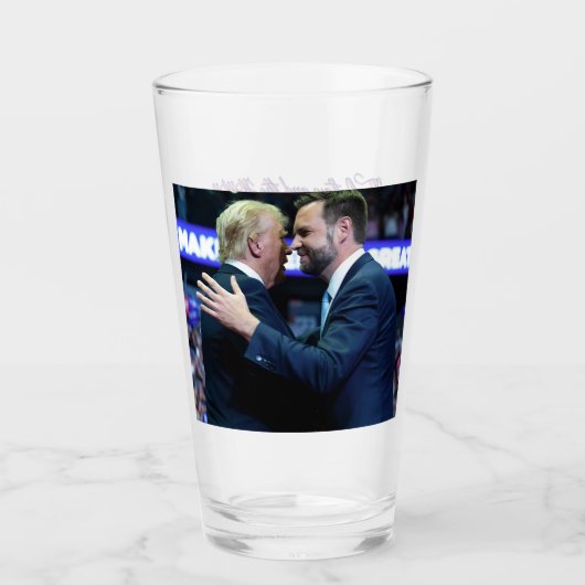 Das Gesetz und der Hillbilly Trump 2024 Glas (Vorderseite)