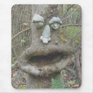 Das Gesicht im Wald Mousepad
