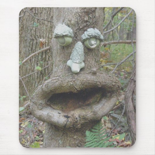 Das Gesicht im Wald Mousepad (Vorne)
