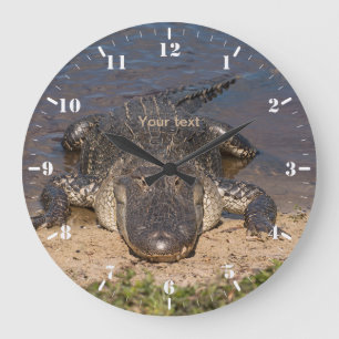 Das Gesicht zum Gesicht mit dem Alligator personal Große Wanduhr