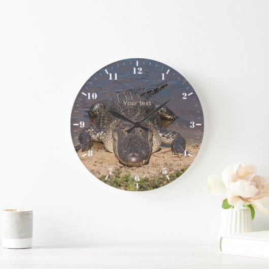 Das Gesicht zum Gesicht mit dem Alligator personal Große Wanduhr (Zuhause)