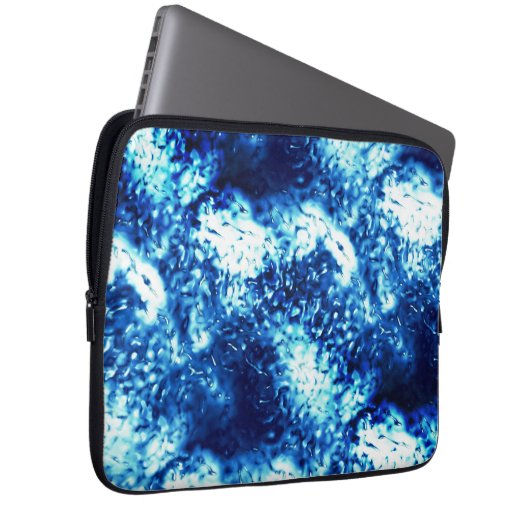 Das gestanzte, blinkende Blau sieht aus wie mattie Laptopschutzhülle (Vorne Rechts)