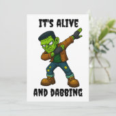 Das gestanzte Monster lebt und versucht zu Hallowe Einladung (Stehend Vorderseite)