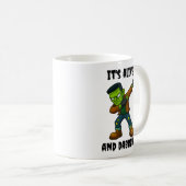 Das gestanzte Monster lebt und versucht zu Hallowe Kaffeetasse (VorderseiteRechts)