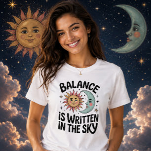 Das Gleichgewicht ist in den Himmel geschrieben Hi T-Shirt