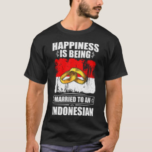 Das Glück ist einem Indonesier Verheiratet T-Shirt