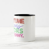 Das Glück liebt die lustige Hochzeit und den Gebur Zweifarbige Tasse (Mittel)