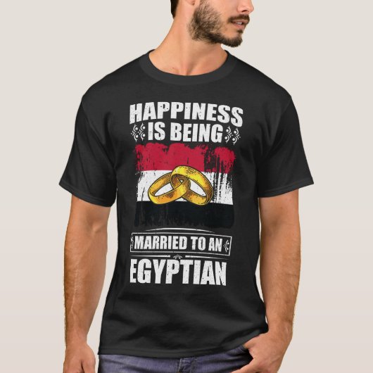 Das Glück wird einem Ägypter Verheiratet T-Shirt (Vorderseite)