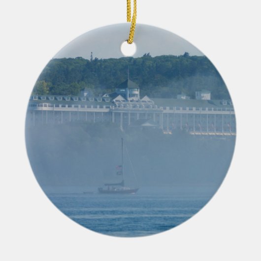 Das Grand Hotel durch den Nebel Keramik Ornament (Vorne)