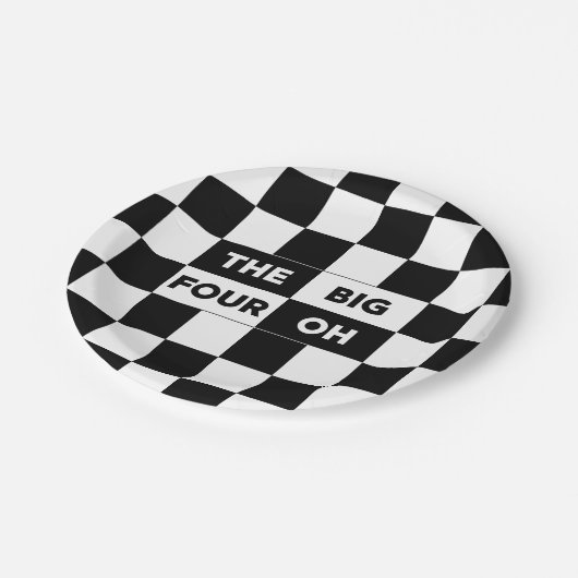 Das große Vier-Ach-Schwarz-Weiß-Muster Pappteller (Schrägansicht)