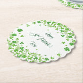 Das grüne Kleeblatt ist glücklich mit St. Patrick Untersetzer (angewinkelt)