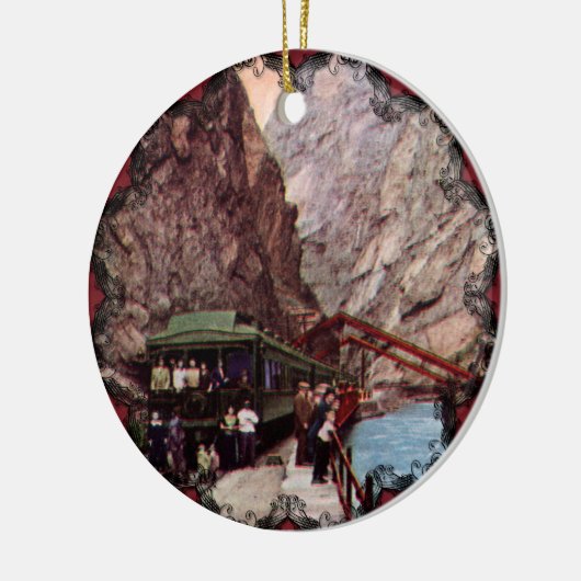 Das Hanging Bridge-Ornament Keramikornament (Links)