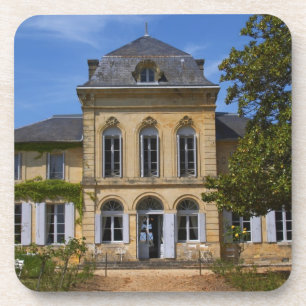 Das Hauptgebäude des Schlosses, renoviert durch Untersetzer