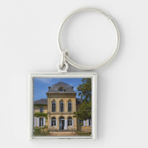 Das Hauptgebäude des Schlosses, renoviert von Schlüsselanhänger