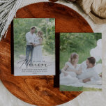 Das heikle Foto der schwächeren Schwangerschaft Feiertagskarte<br><div class="desc">Das ist die schönere Foto-Urlaubskarte,  die die schönere Schwangerschaft auszeichnet. Das romantische minimalistische Design besticht durch eine hübsche und elegante schwarze Typografie mit einem sauberen und schlichten Look. Personalisieren Sie die Karte mit einem Foto für die Schwangerschaft,  dem Fälligkeitstermin Ihres Babys und Ihren Namen.</div>
