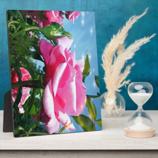 Das herrliche Rosa erhob sich am blauen Himmel. Bl Fotoplatte (Seite)